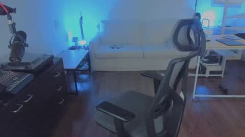 Snapshot of andy0pandi chatting on November 2025 07:44:01 AM Andrew online show from November 2025 07:44:01 AM