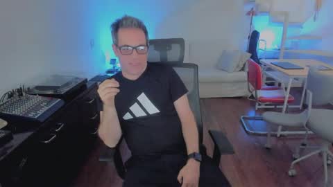 Snapshot of andy0pandi chatting on December 2025 06:02:01 PM Andrew online show from December 2025 06:02:01 PM