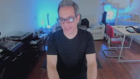 Snapshot of andy0pandi chatting on December 2025 07:33:02 PM Andrew online show from December 2025 07:33:02 PM