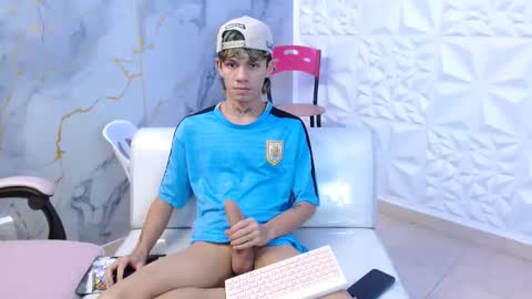 andy_dan1 online show from April 2026 08:39:01 PM