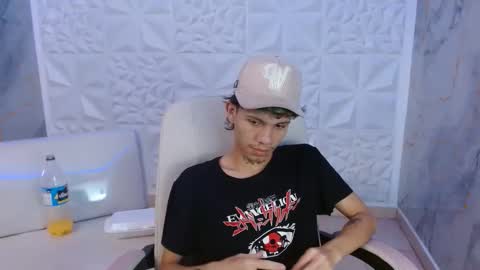 andy_dan1 online show from April 2026 08:43:02 PM