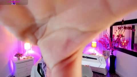 Andrea online show from November 2025 01:21:02 PM