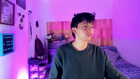 andy_guez_11 online show from December 2024 09:45:02 AM