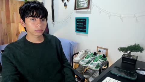 andy_guez_11 online show from February 2025 12:55:01 PM