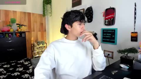 andy_guez_11 online show from February 2025 01:22:01 PM