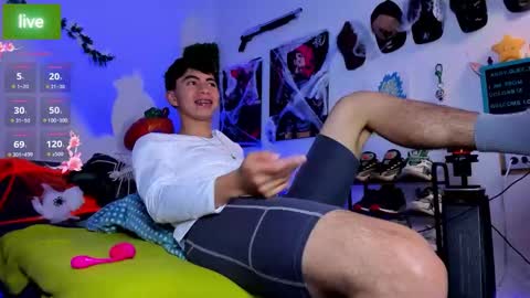 andy_guez_11 online show from October 2025 10:05:01 AM