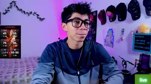 andy_guez_11 online show from November 2025 10:15:02 AM