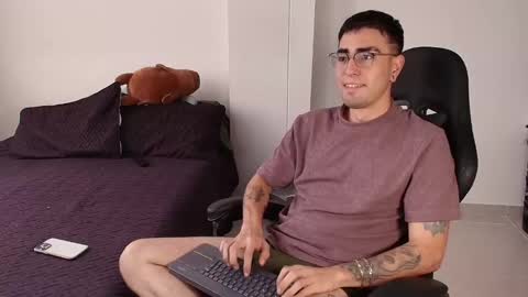 Snapshot of andy_shaaw chatting on February 2025 05:20:02 PM Andres online show from February 2025 05:20:02 PM