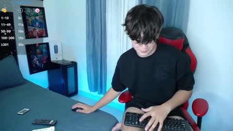 Snapshot of andyboy_19 chatting on December 2024 11:35:01 PM andy online show from December 2024 11:35:01 PM