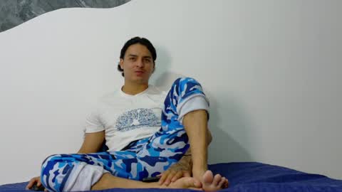 andyhot__ online show from May 2026 12:01:02 PM