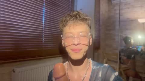 Snapshot of andytwinkkk chatting on March 2025 10:24:02 AM AndyTwinkkk online show from March 2025 10:24:02 AM