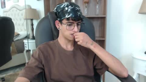 Snapshot of andyxibrat chatting on May 2026 06:35:02 PM andyxibrat online show from May 2026 06:35:02 PM