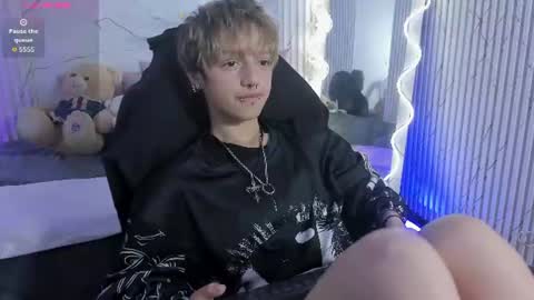 angeel_tay online show from June 2026 07:34:02 PM