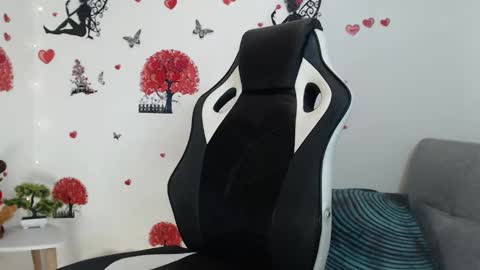 Snapshot of angel_curl chatting on February 2025 02:01:01 AM Angel Curl online show from February 2025 02:01:01 AM