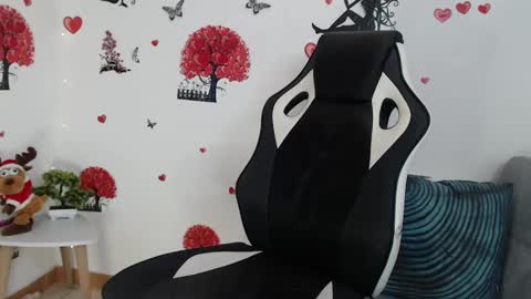 Snapshot of angel_curl chatting on February 2025 06:09:02 PM Angel Curl online show from February 2025 06:09:02 PM