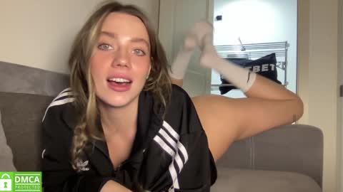 Snapshot of angel_from_sky chatting on January 2025 05:00:01 PM Greetings Jess online show from January 2025 05:00:01 PM