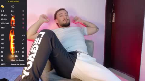 angel_kyrozz online show from June 2026 07:52:01 PM