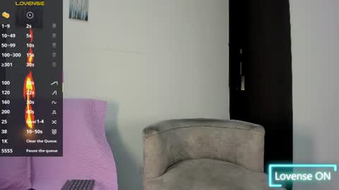 angel_kyrozz online show from June 2026 07:04:02 PM