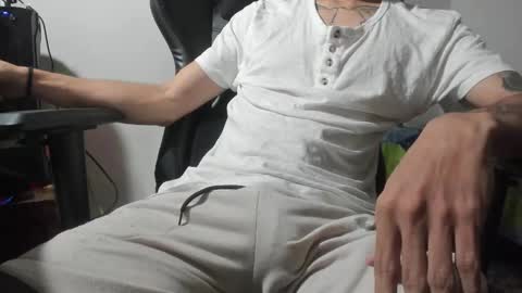 Snapshot of angel_straight chatting on November 2025 05:46:02 PM angel_straight online show from November 2025 05:46:02 PM