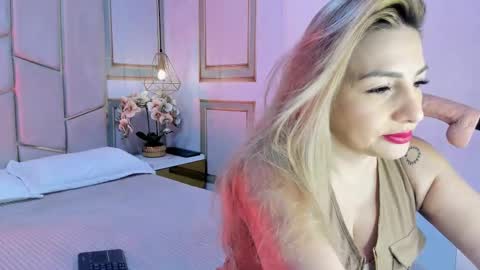 Snapshot of angel_vibes_ chatting on January 2026 06:22:02 PM Angel online show from January 2026 06:22:02 PM