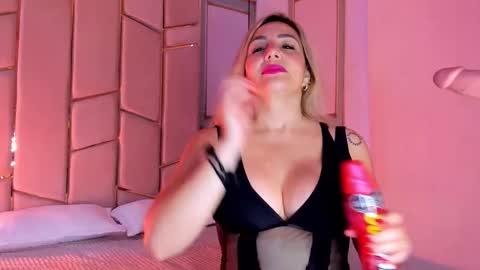 Snapshot of angel_vibes_ chatting on January 2026 06:45:01 PM Angel online show from January 2026 06:45:01 PM