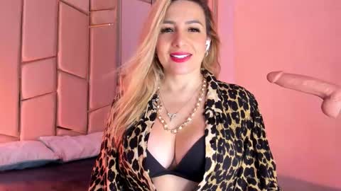 Snapshot of angel_vibes_ chatting on February 2026 06:45:01 PM Angel online show from February 2026 06:45:01 PM