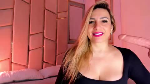 Snapshot of angel_vibes_ chatting on February 2026 04:19:01 PM Angel online show from February 2026 04:19:01 PM