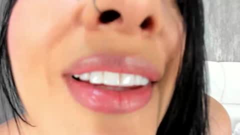 Angela online show from October 2025 01:55:02 PM