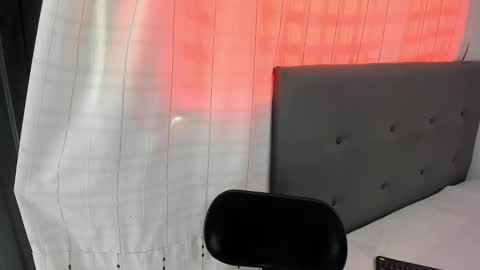 angela_nix online show from September 2025 03:56:02 PM