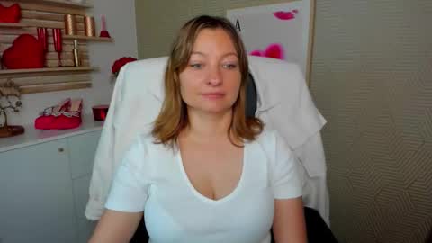 Angela online show from June 2026 05:39:01 AM