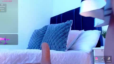 Angela online show from October 2025 06:31:02 PM