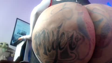 Snapshot of angelacianuro_2 chatting on December 2024 01:29:01 AM Angela Cianuro online show from December 2024 01:29:01 AM