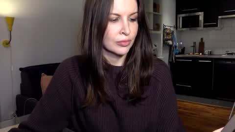 Angela online show from November 2025 08:41:01 PM