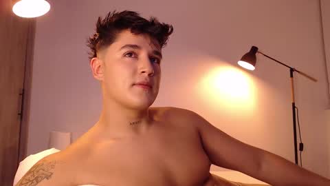 Snapshot of angelcossio chatting on December 2025 01:03:01 AM Angel online show from December 2025 01:03:01 AM