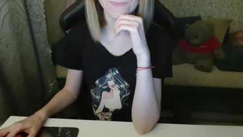 Snapshot of angelcute32 chatting on November 2025 03:21:01 PM AngelCute32 online show from November 2025 03:21:01 PM