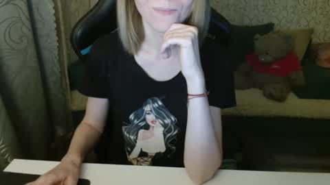 Snapshot of angelcute32 chatting on November 2025 03:33:02 PM AngelCute32 online show from November 2025 03:33:02 PM