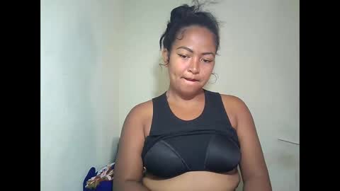 Snapshot of angelice33 chatting on December 2025 06:19:01 AM angelice33 online show from December 2025 06:19:01 AM