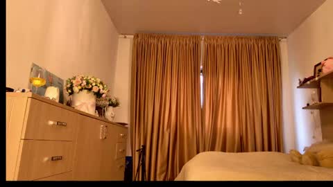 angelicfenix online show from April 2026 04:00:01 PM