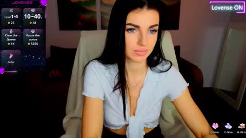 Snapshot of angelina_clark chatting on April 2026 06:33:02 AM Angelina online show from April 2026 06:33:02 AM
