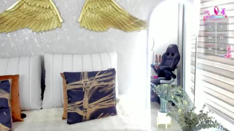 Angelina online show from May 2026 06:15:02 PM