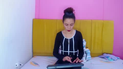 Snapshot of angelinabrookcm101 chatting on December 2024 03:09:01 AM Angelina Brook online show from December 2024 03:09:01 AM