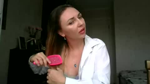 angelinalove28 online show from November 2025 07:51:01 AM