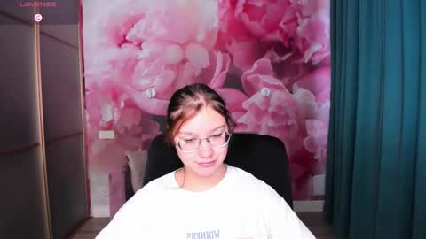 AngelinaLow online show from October 2025 05:30:01 AM