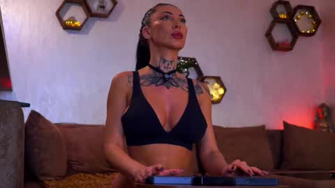 Angelina online show from February 2026 01:07:02 PM