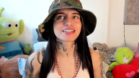 Angeline Smith  online show from October 2025 04:48:02 PM