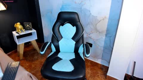 Snapshot of angeline_blake chatting on February 2025 07:28:02 PM Angeline online show from February 2025 07:28:02 PM