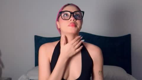 Angelinhaa  online show from December 2025 02:40:01 AM