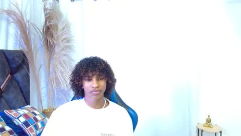 Angel online show from November 2025 08:33:02 PM