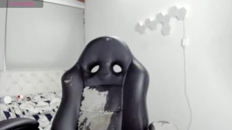 Snapshot of angell_hans11_aws chatting on December 2024 06:17:02 AM Im Angel online show from December 2024 06:17:02 AM