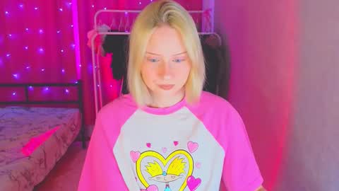 Snapshot of angellisss chatting on February 2026 10:56:01 AM Cutie online show from February 2026 10:56:01 AM